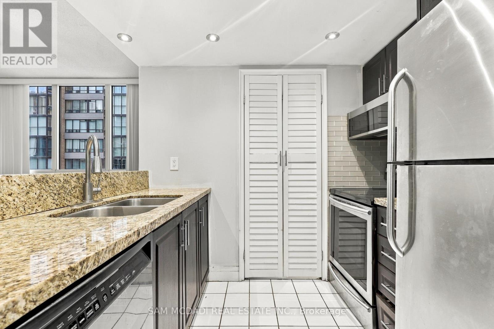 #903 265 ENFIELD PLACE - 7