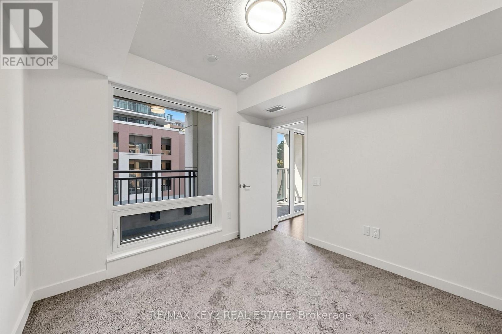 4010 Eglinton Avenue West — photo 17