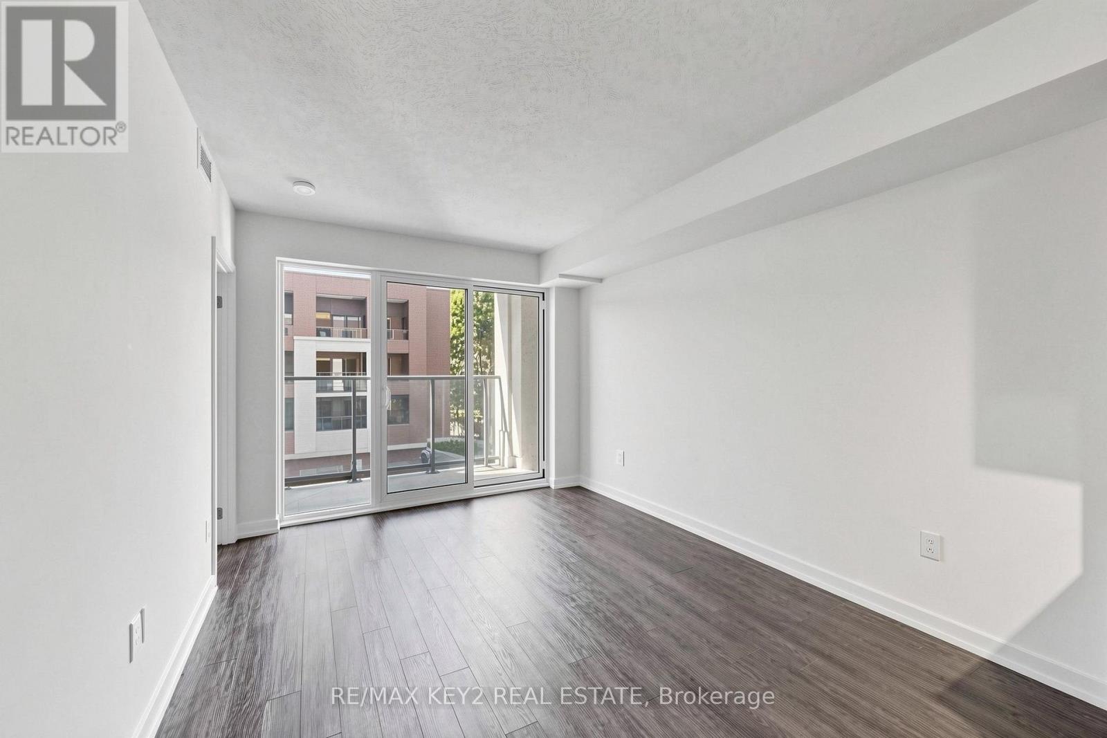 4010 Eglinton Avenue West — photo 4