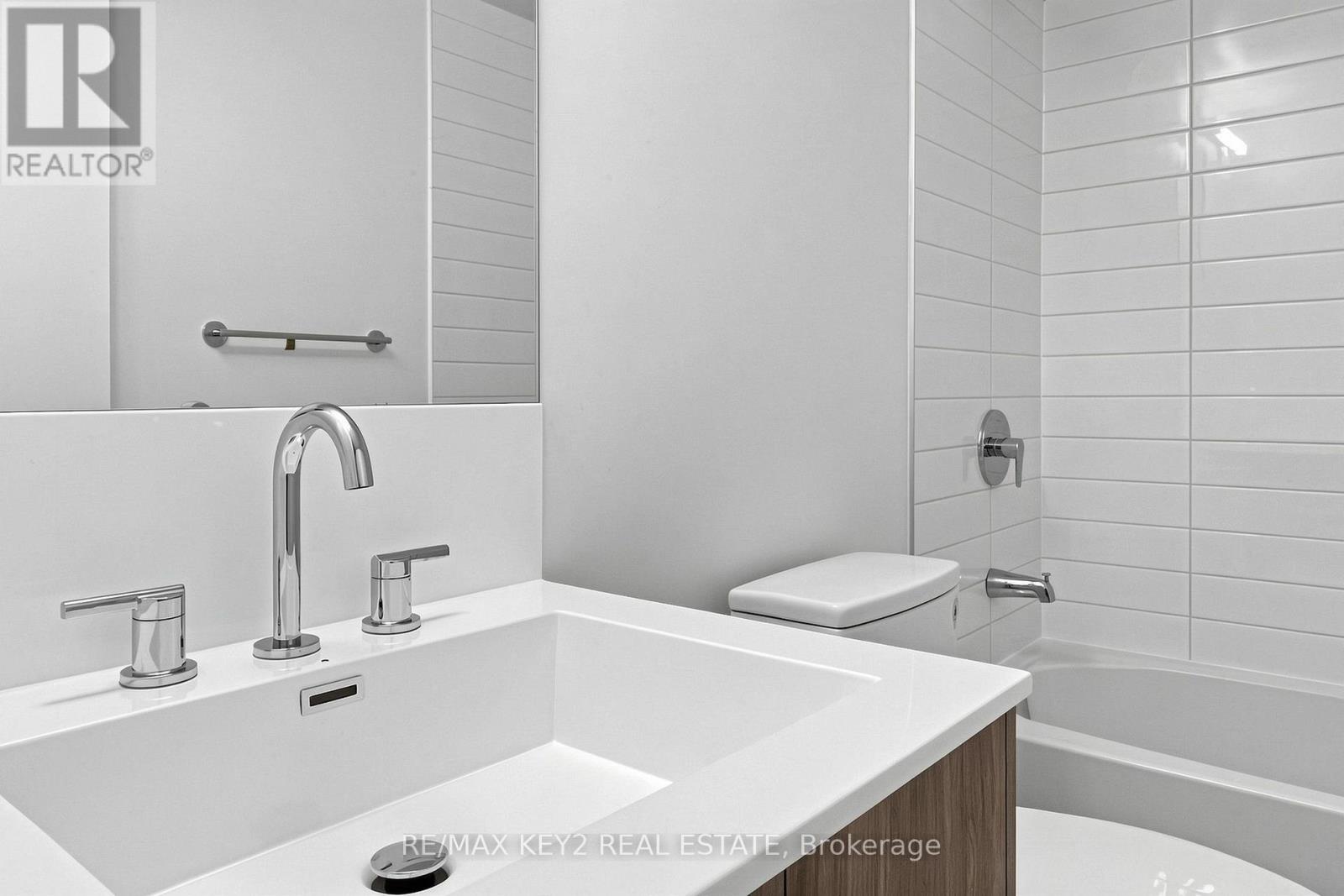 4010 Eglinton Avenue West — photo 22