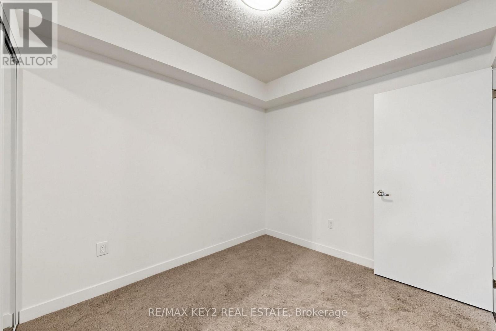 4010 Eglinton Avenue West — photo 26