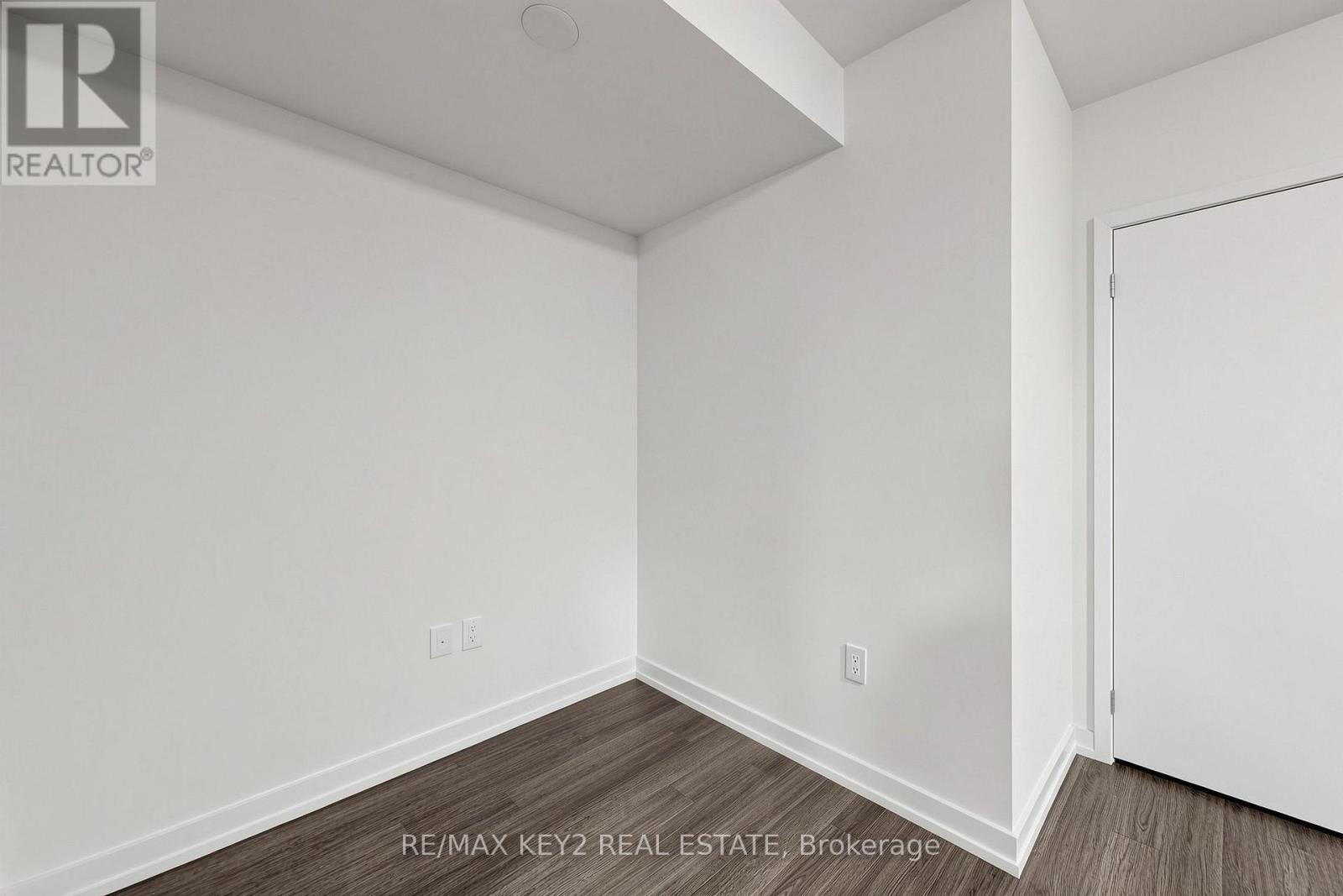 4010 Eglinton Avenue West — photo 27