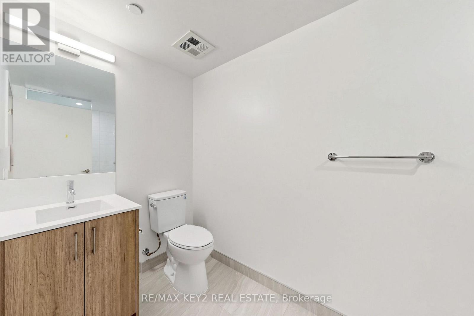 4010 Eglinton Avenue West — photo 30