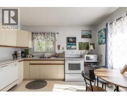 77 9 Street Ne, Medicine Hat, AB T1A5S1 Photo 15