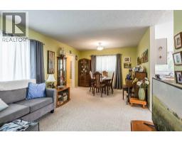 Foyer - 77 9 Street Ne, Medicine Hat, AB T1A5S1 Photo 7