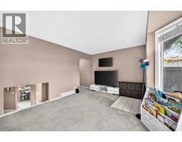 13, 123 Queensland Drive SE - photo 9