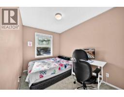 13, 123 Queensland Drive SE - photo 14