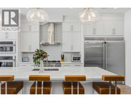 5pc Bathroom - 3308 2 Street Nw, Calgary, AB T2K0X9 Photo 8