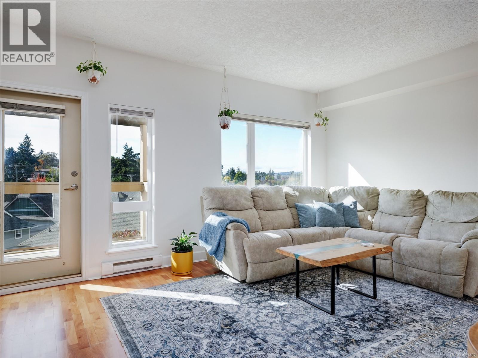 #407 1156 Colville Rd - 4