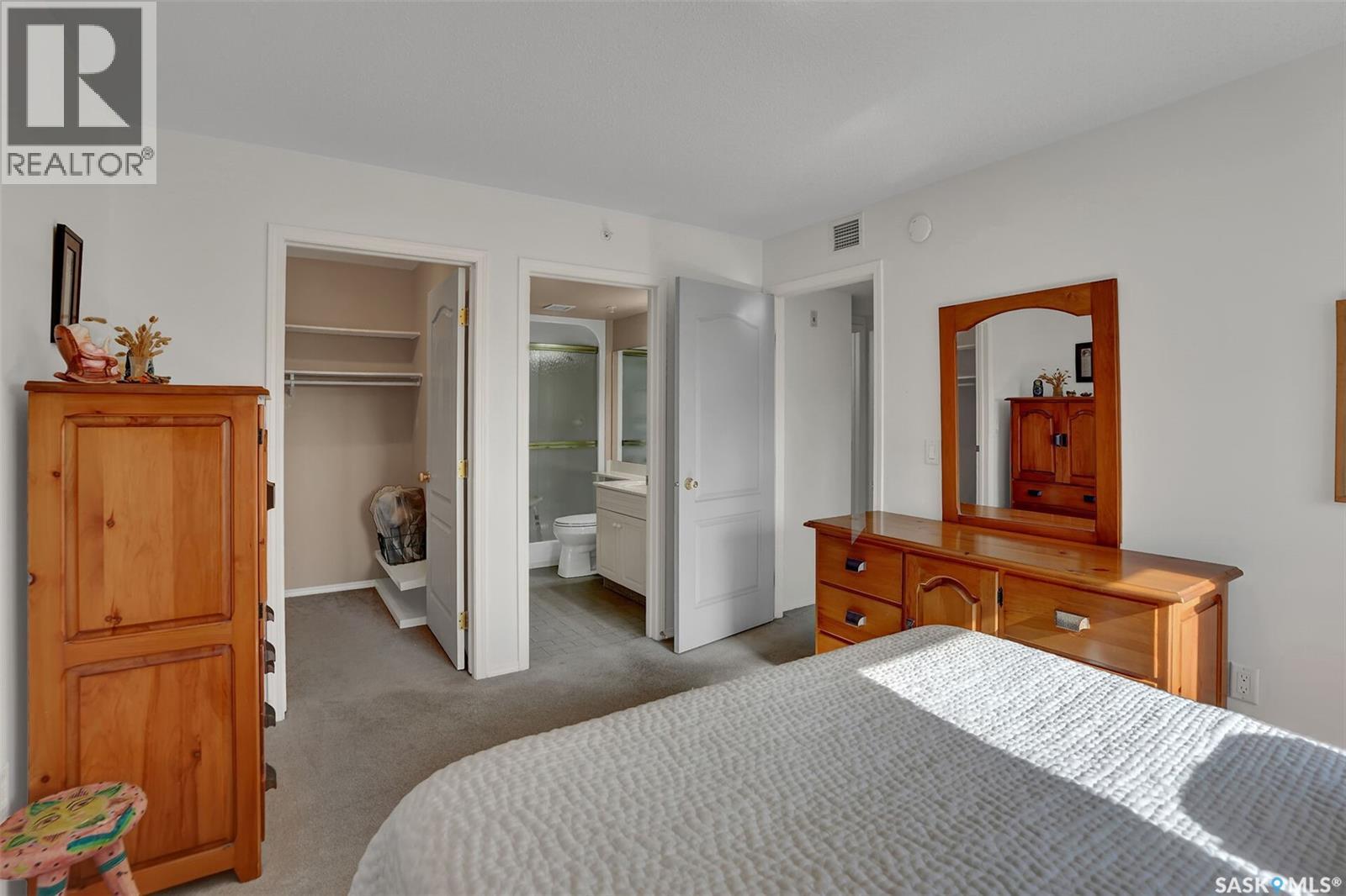 #450 3631 Albert STREET - 14