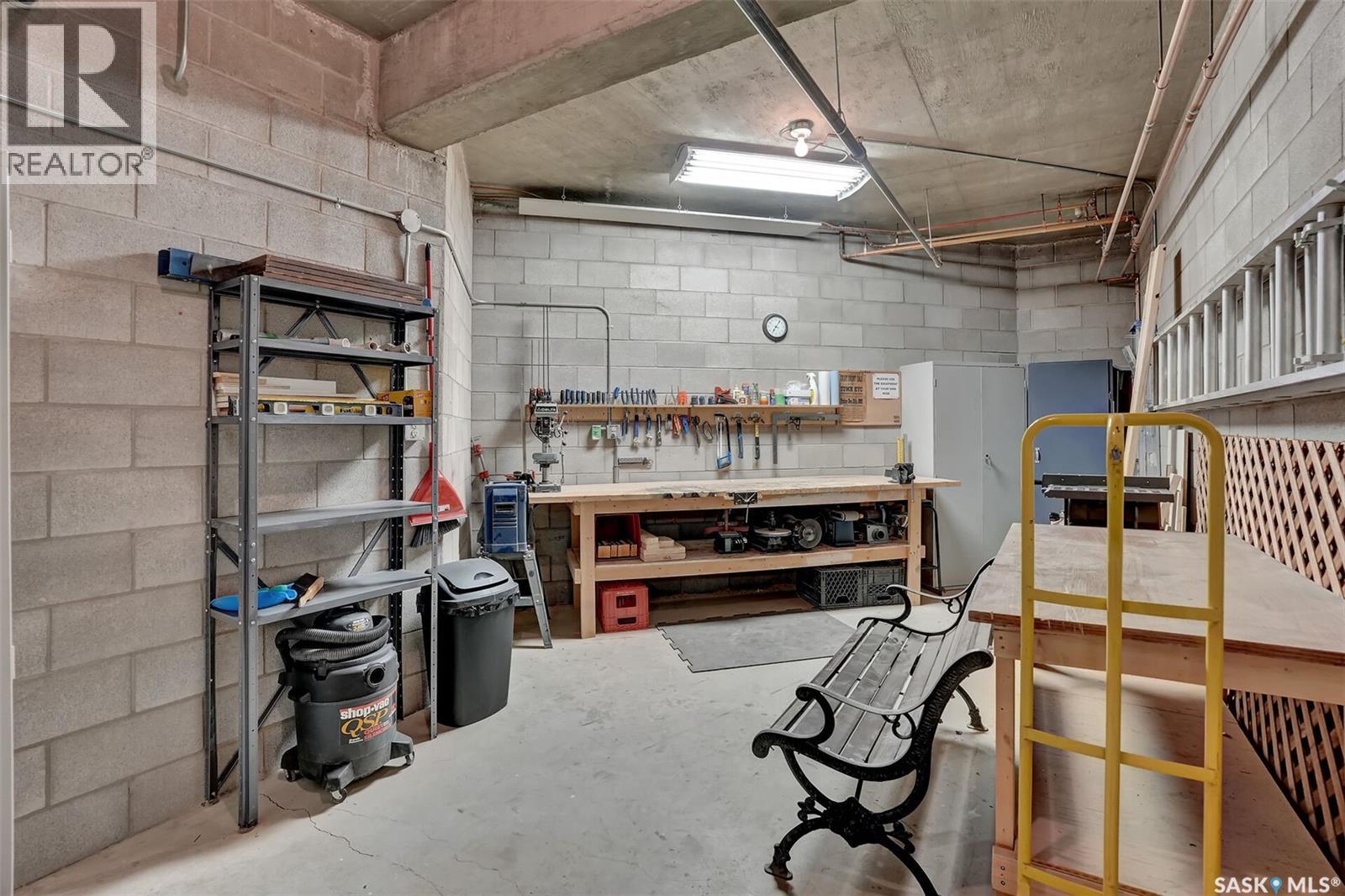 #450 3631 Albert STREET - 26