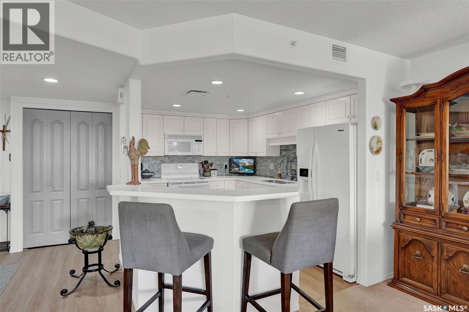 #450 3631 Albert STREET - 5