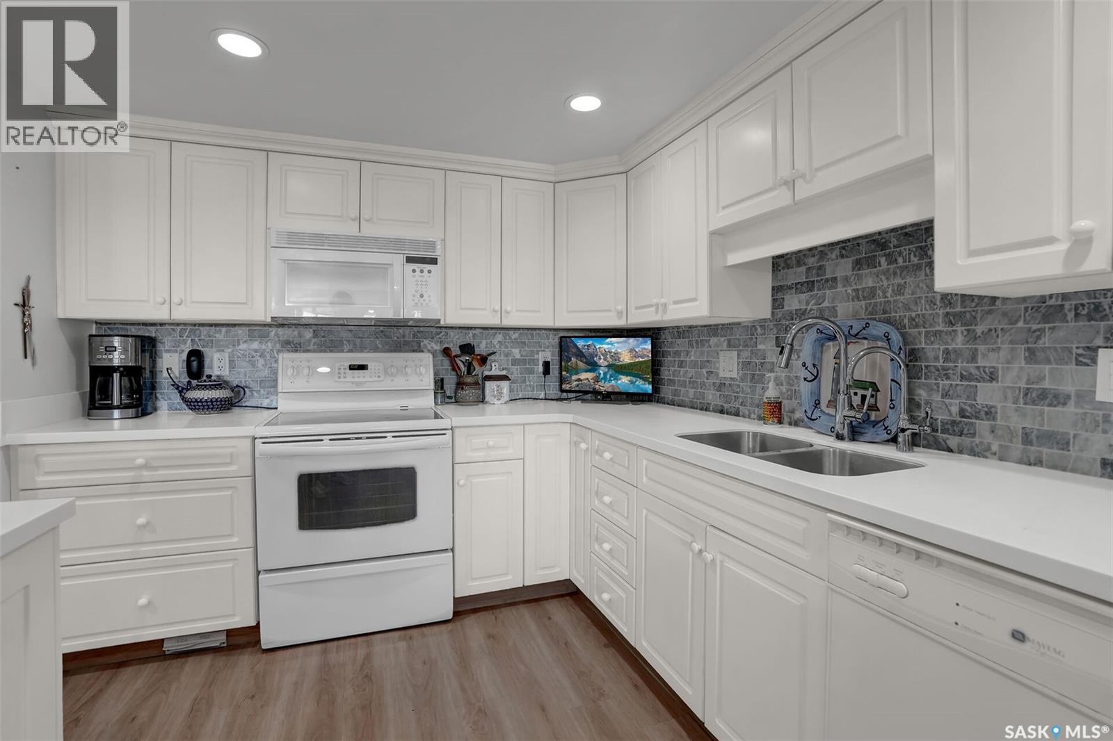#450 3631 Albert STREET - 6
