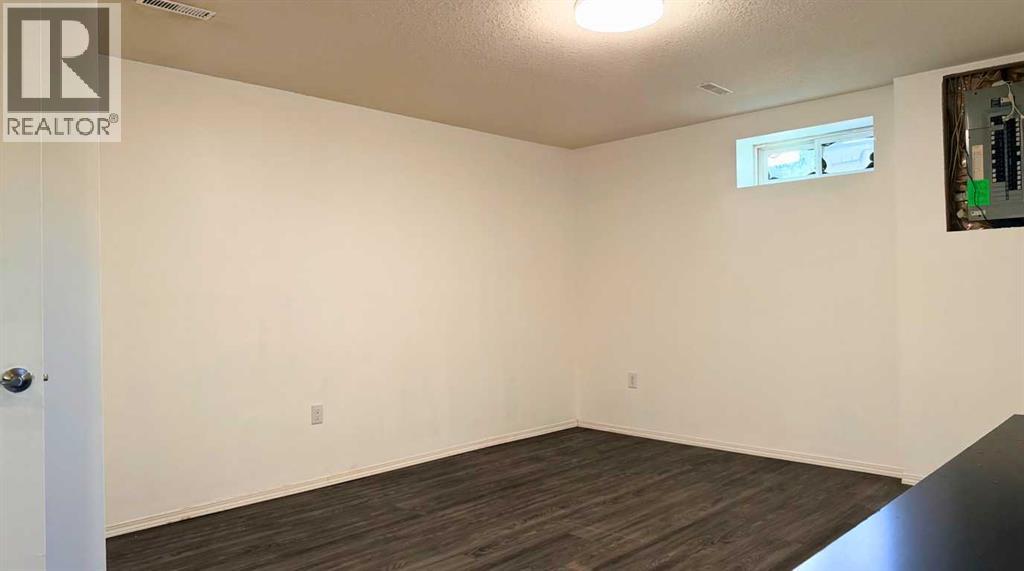 7302 104A Street - 19