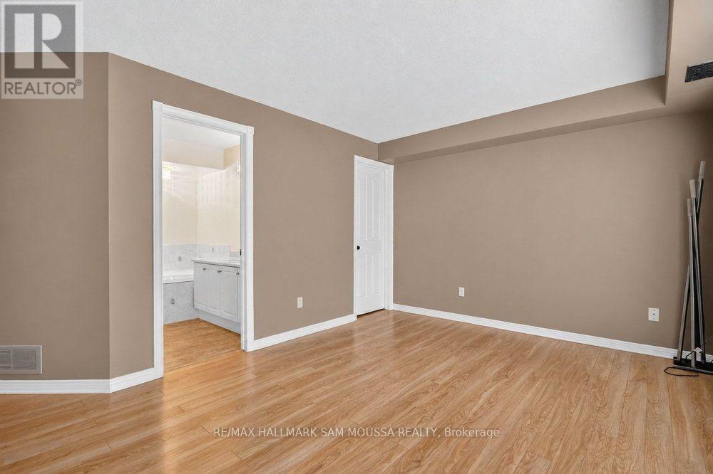 19 COLCHESTER SQUARE - Image 22