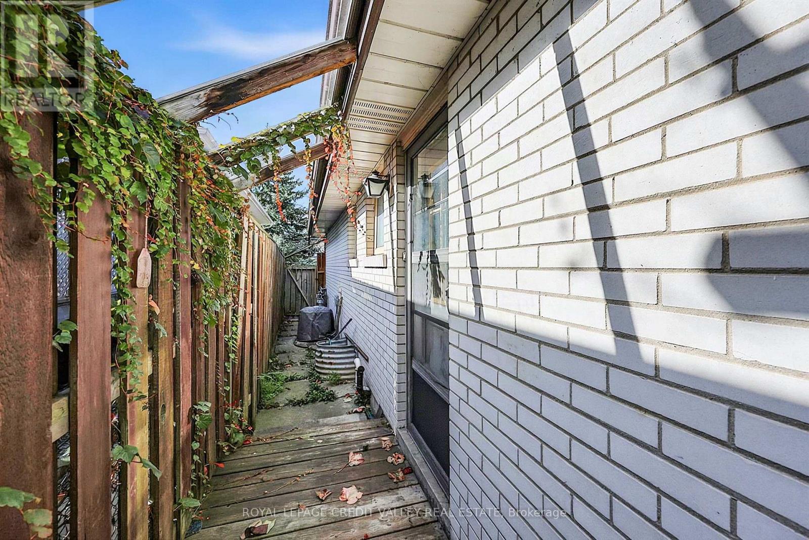 30 PALGRAVE CRESCENT - 40