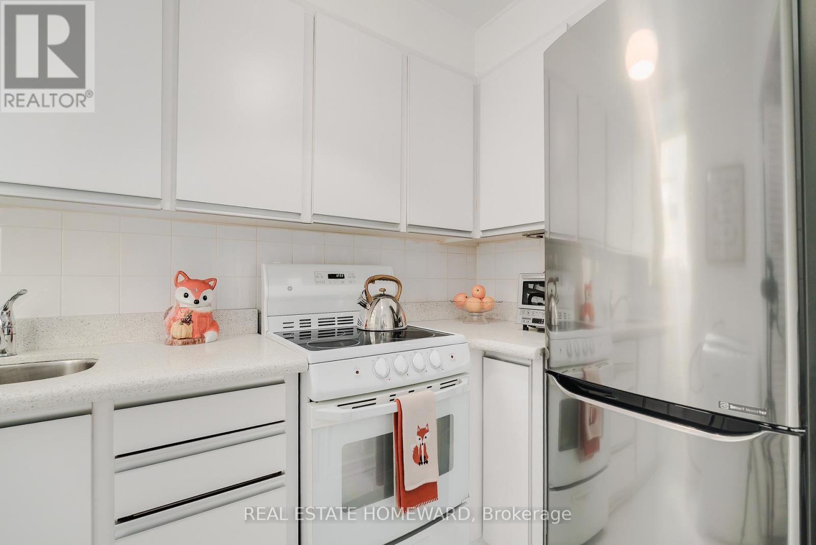 203- 575 Avenue Road, Toronto, ON photo 14