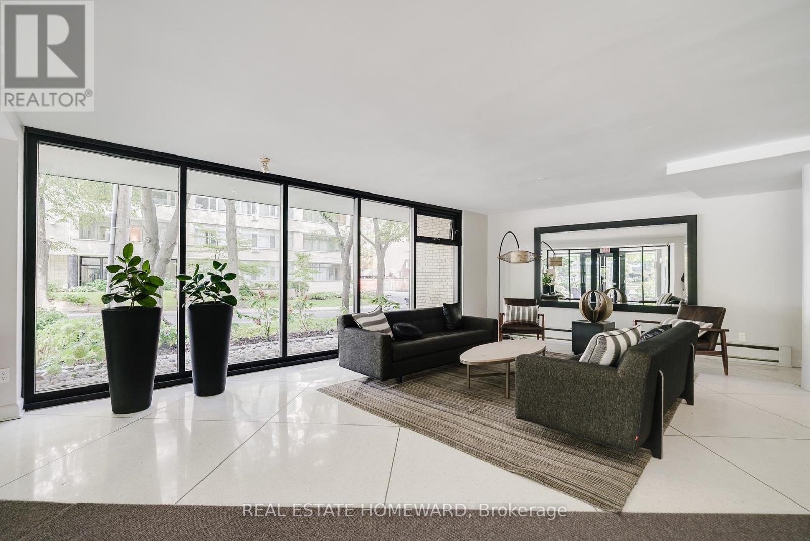 203- 575 Avenue Road, Toronto, ON photo 4