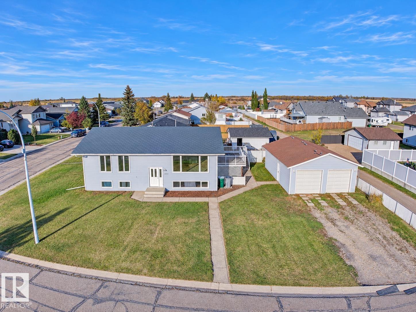 5503 44 ST - 1