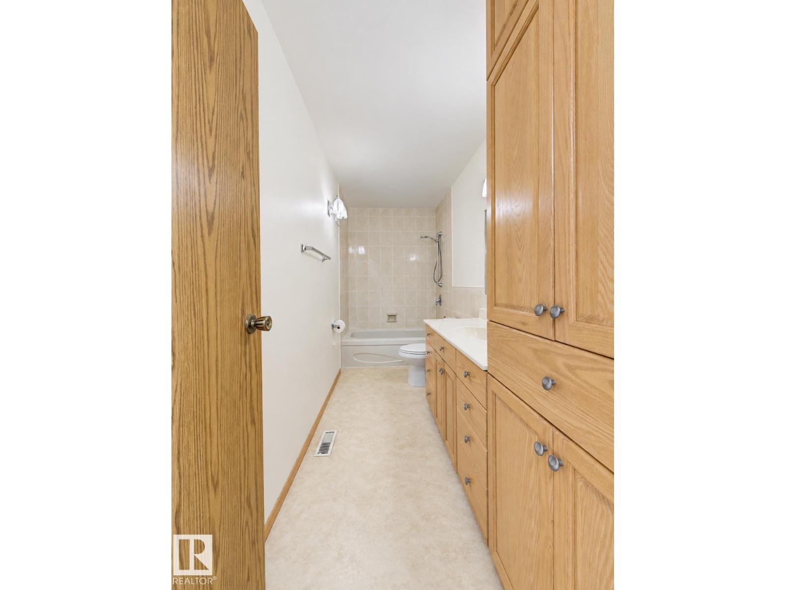 5503 44 ST - 17