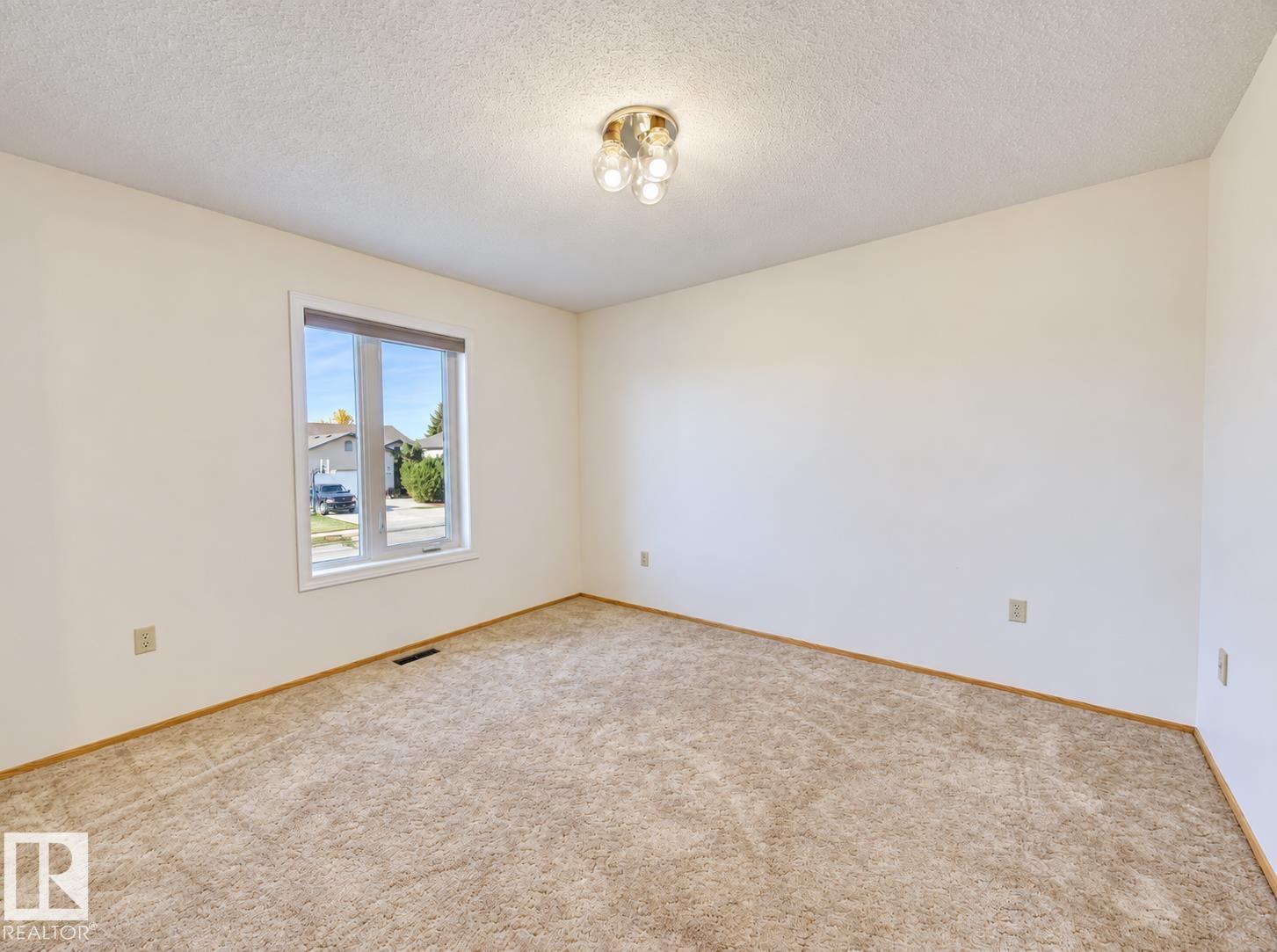 5503 44 ST - 19