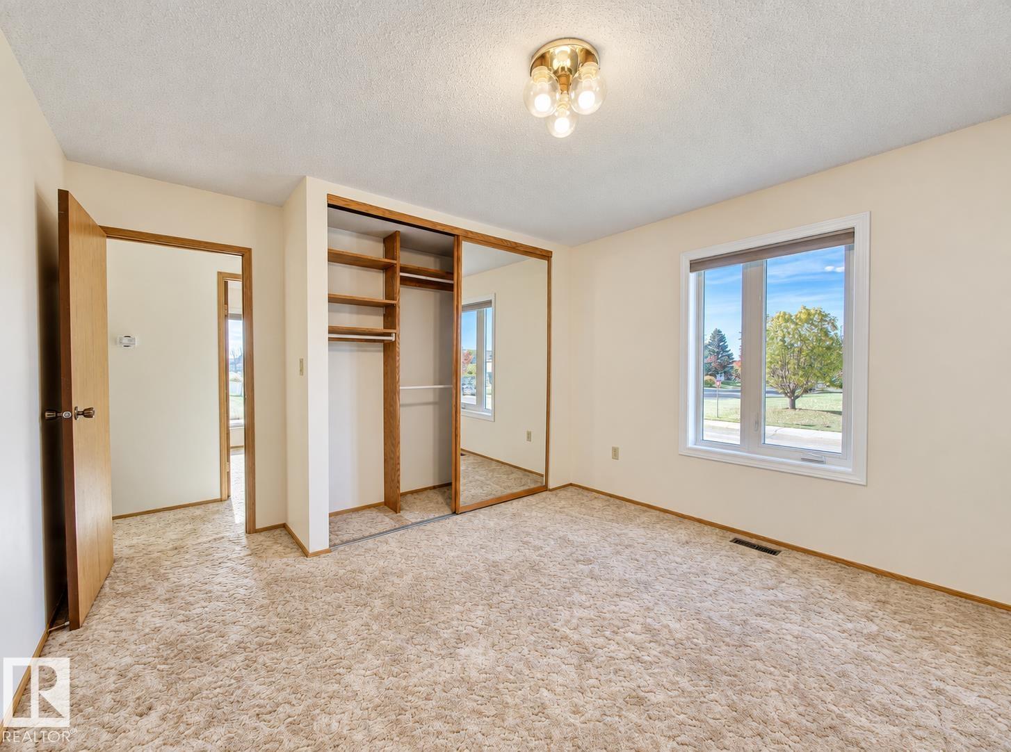 5503 44 ST - 20