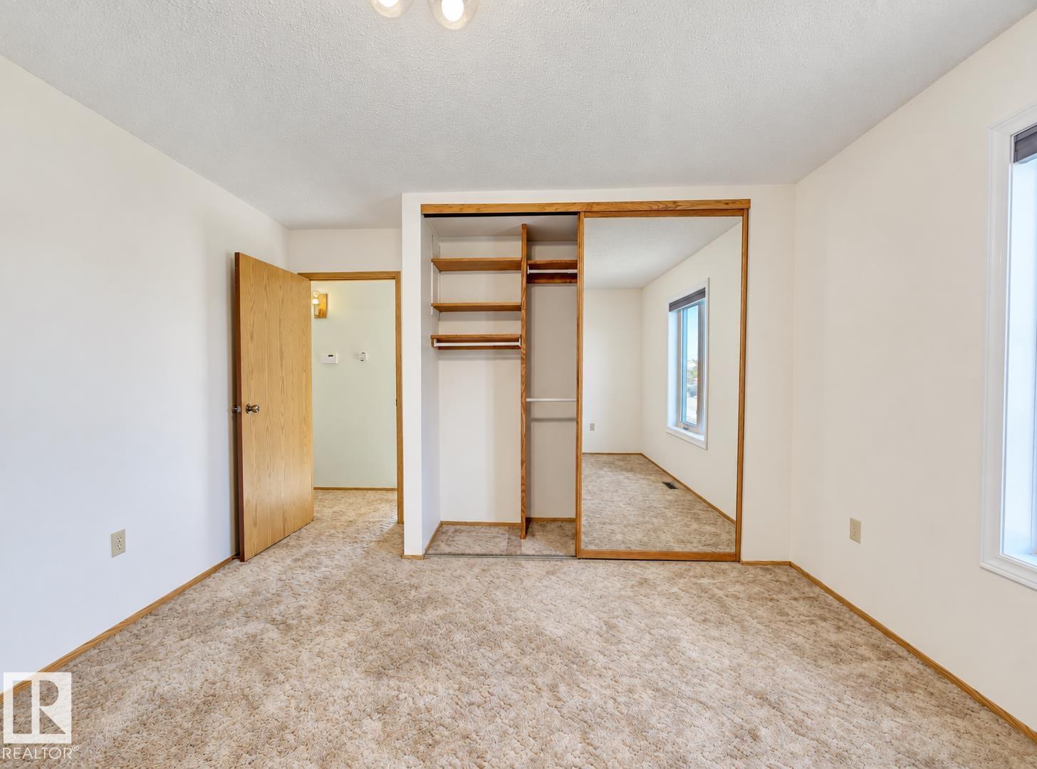5503 44 ST - 21