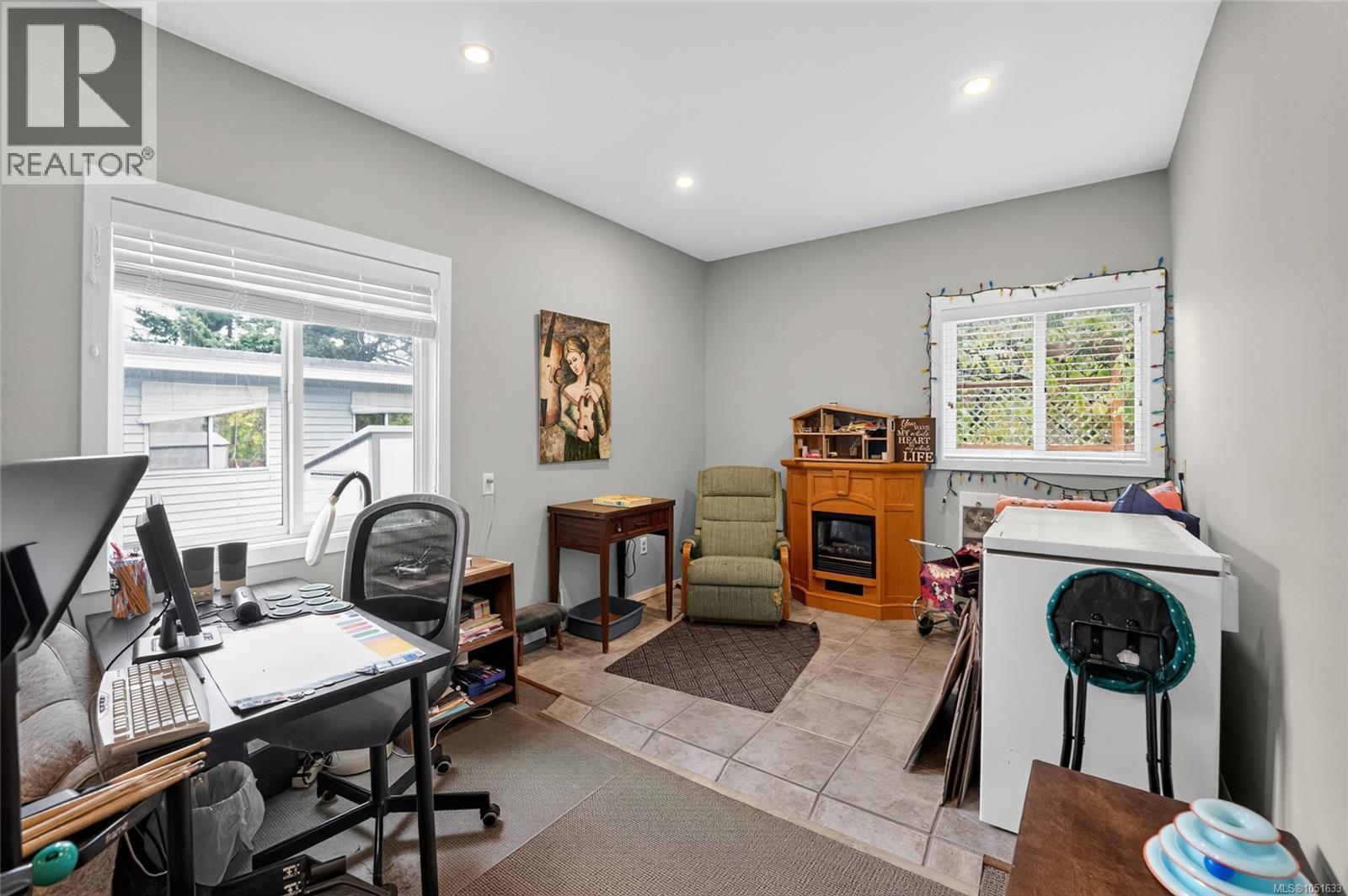 2025 Forest Dr - Image 23