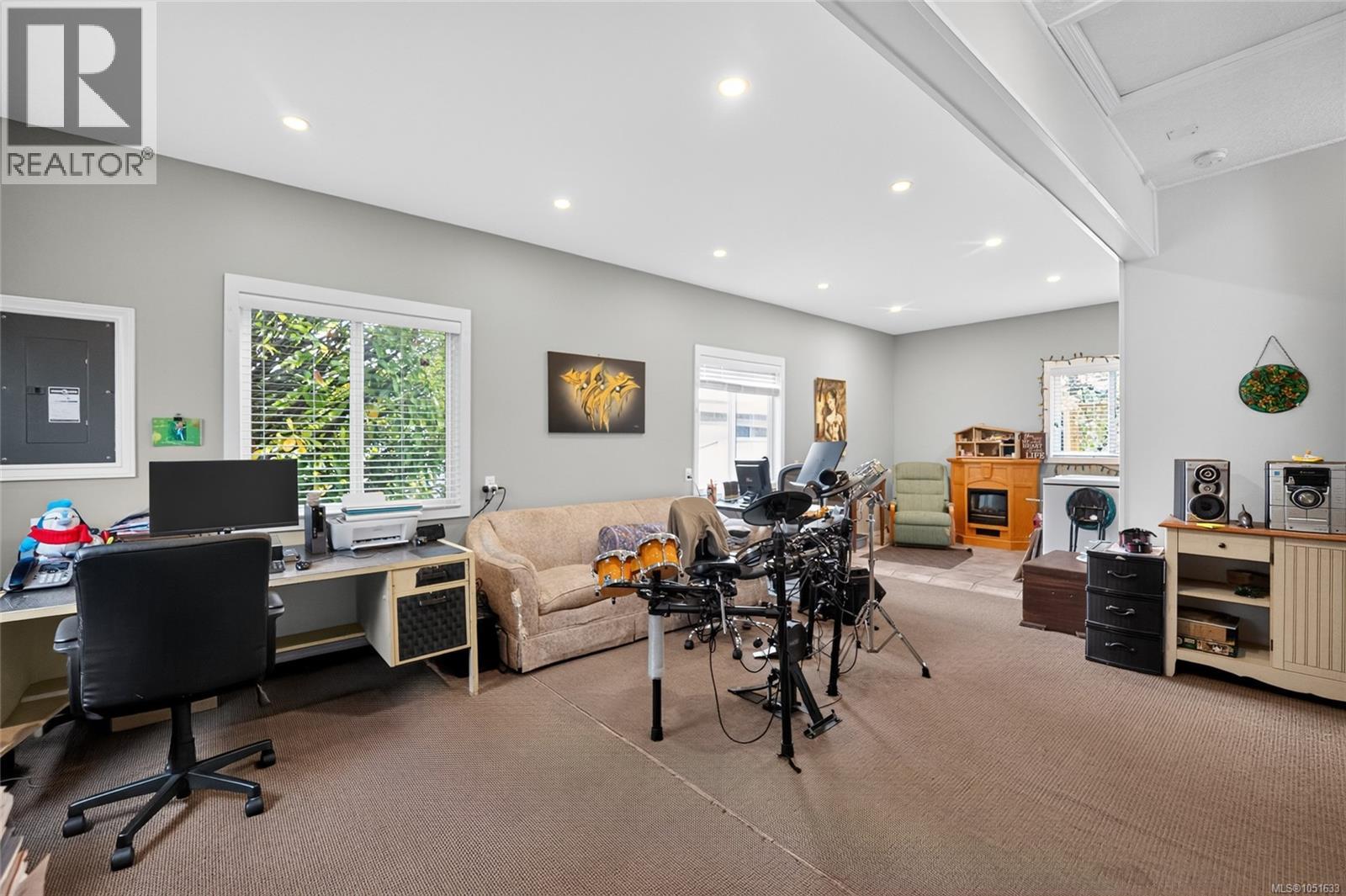 2025 Forest Dr - Image 22