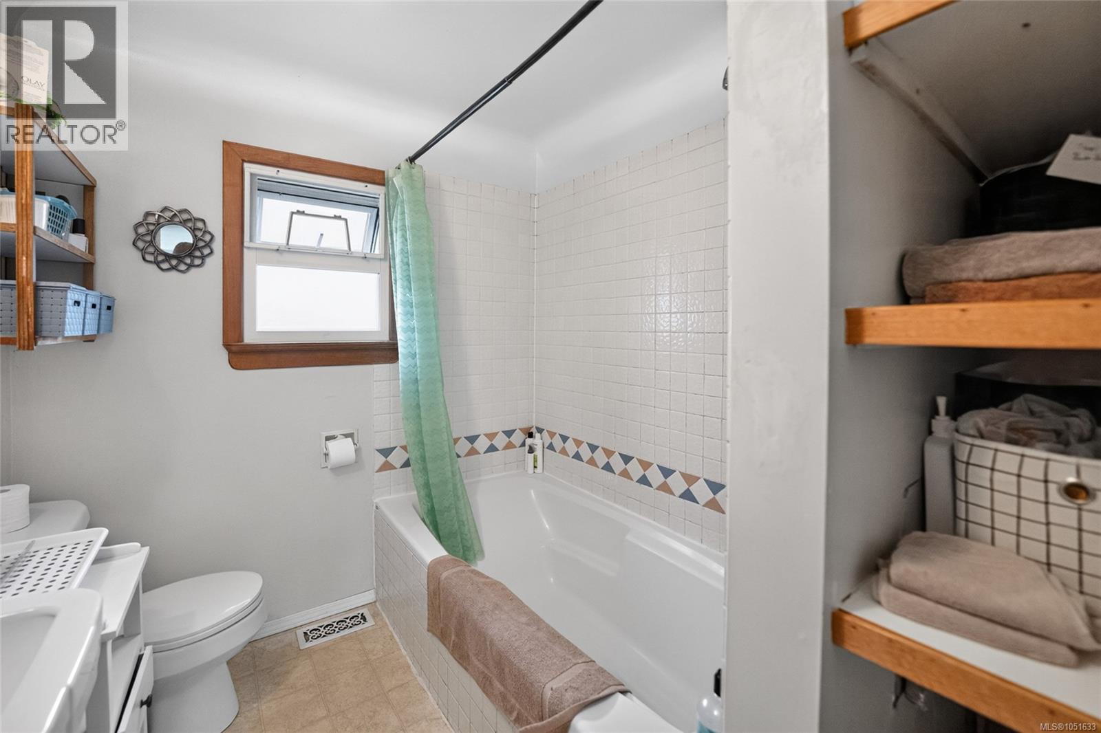2025 Forest Dr - Image 30