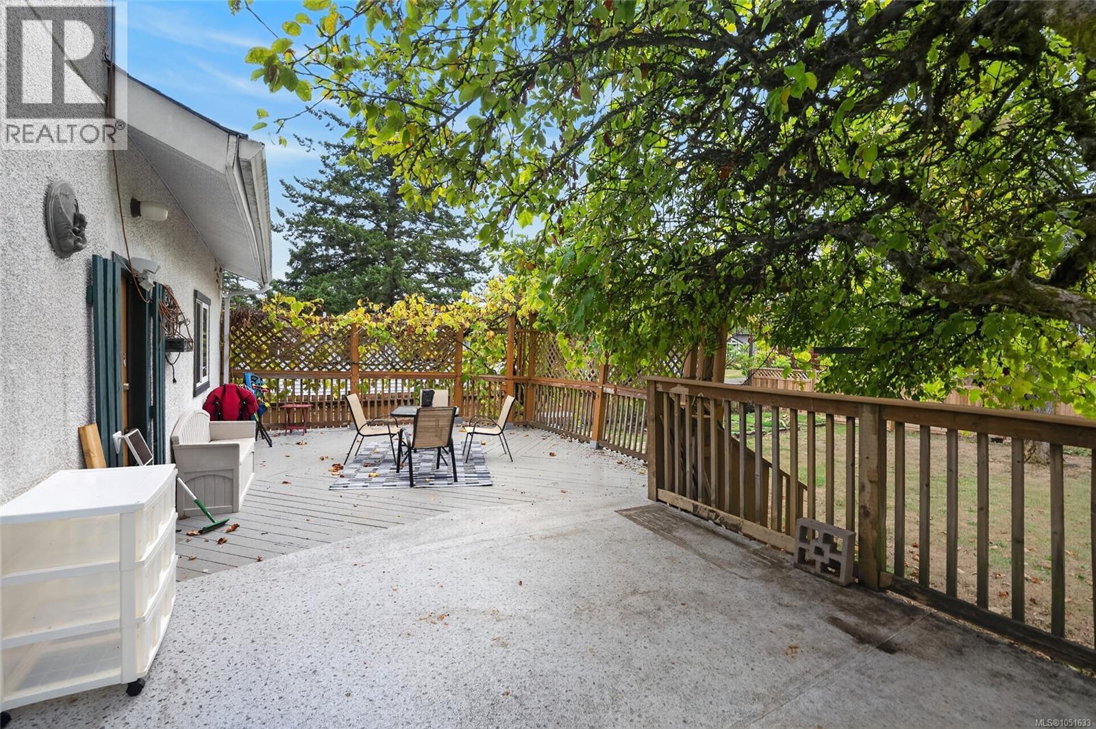 2025 Forest Dr - Image 32
