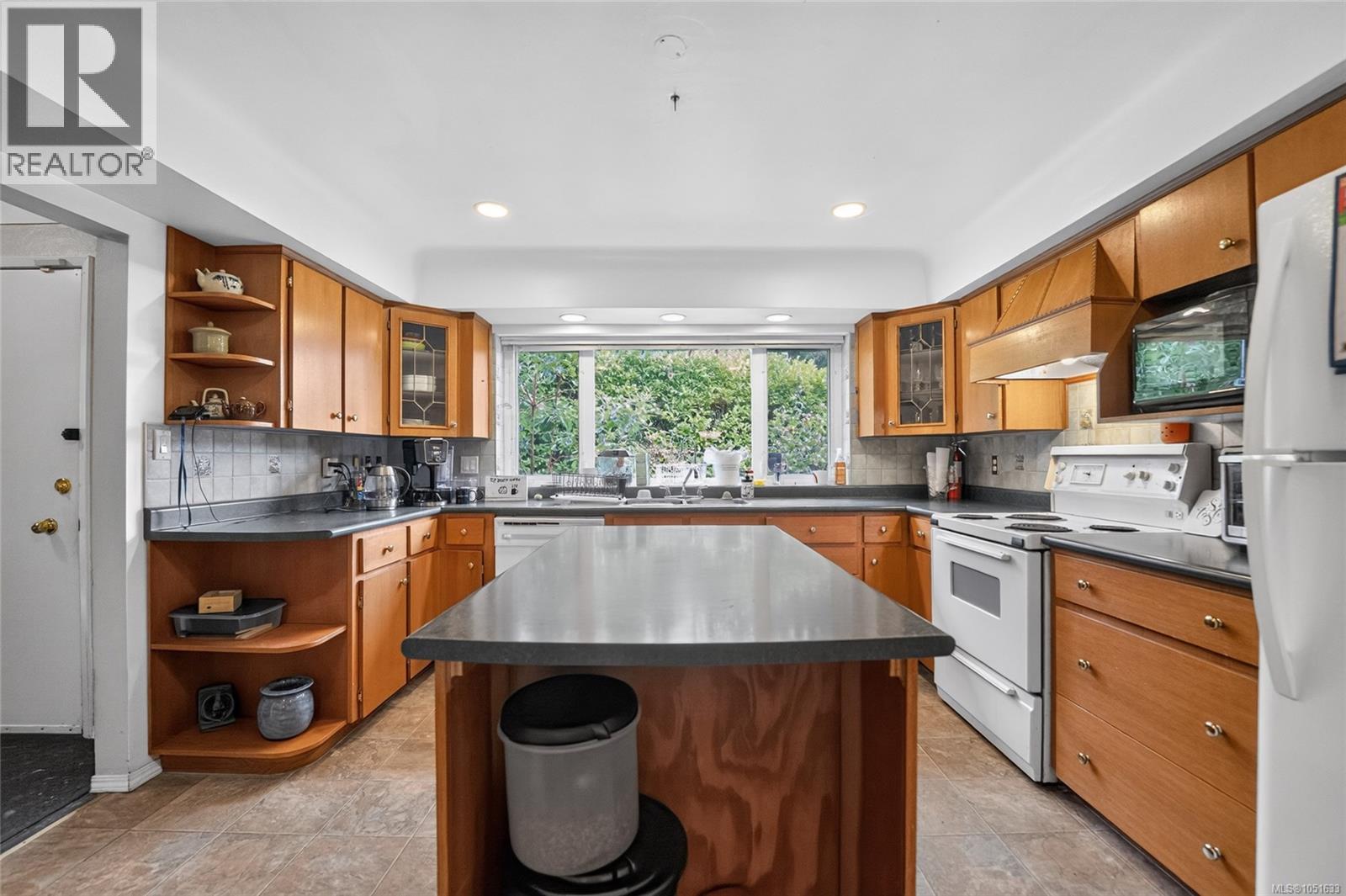 2025 Forest Dr - 4