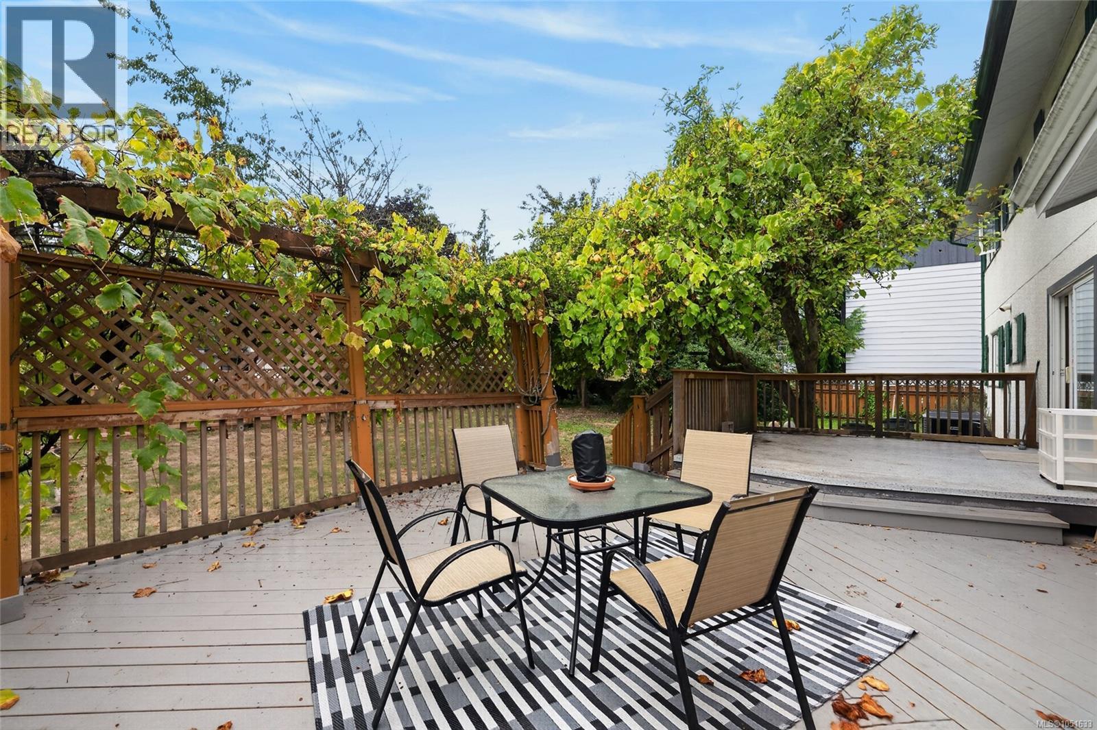 2025 Forest Dr - 33