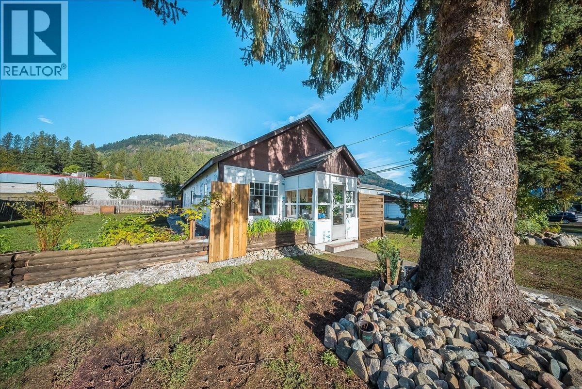 514 Davies Avenue - 8