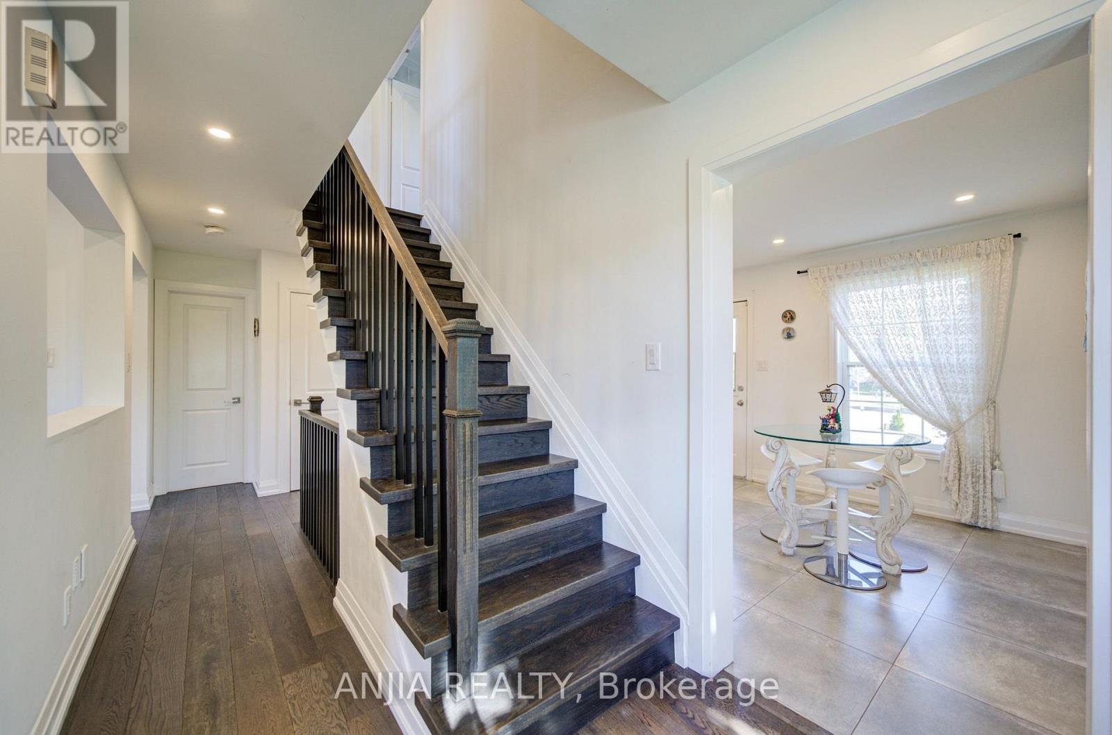 7 HAWTIN LANE - 26
