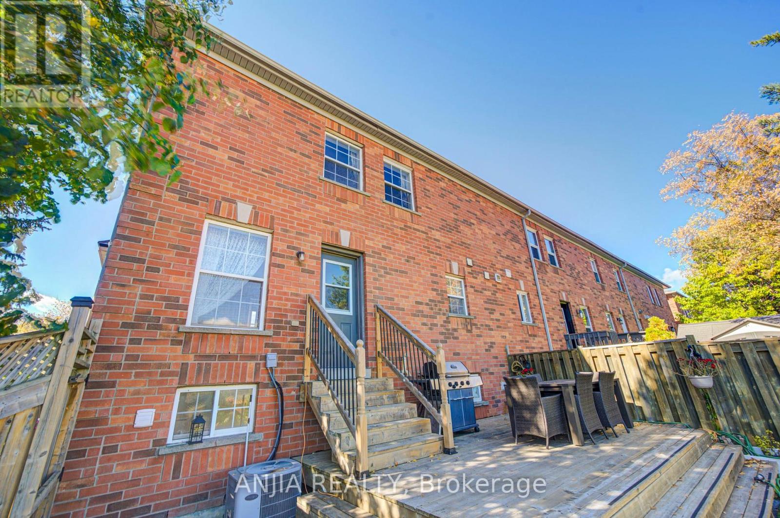 7 HAWTIN LANE - 42