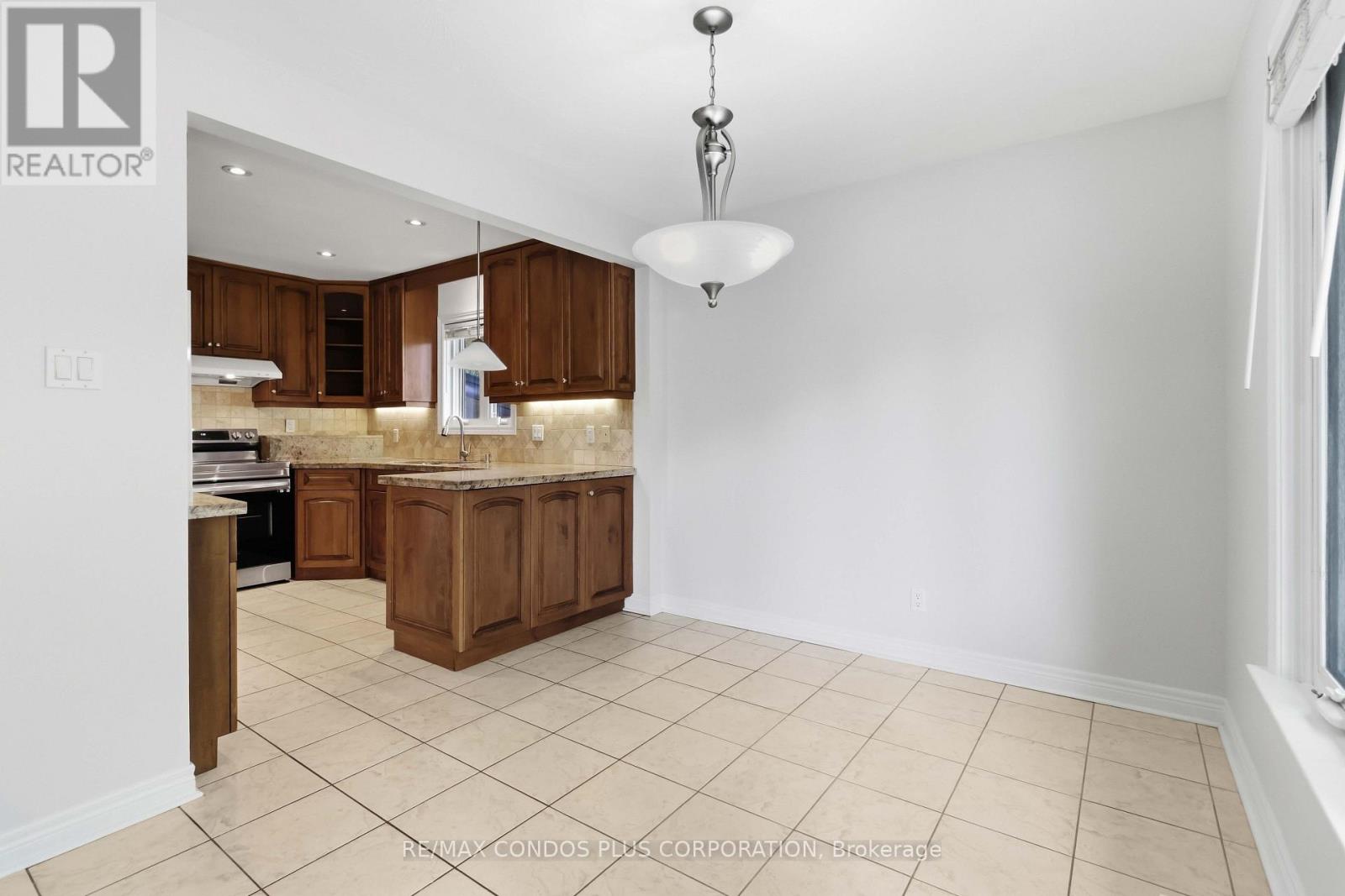 122 Wyndale Drive, Toronto, ON photo 12