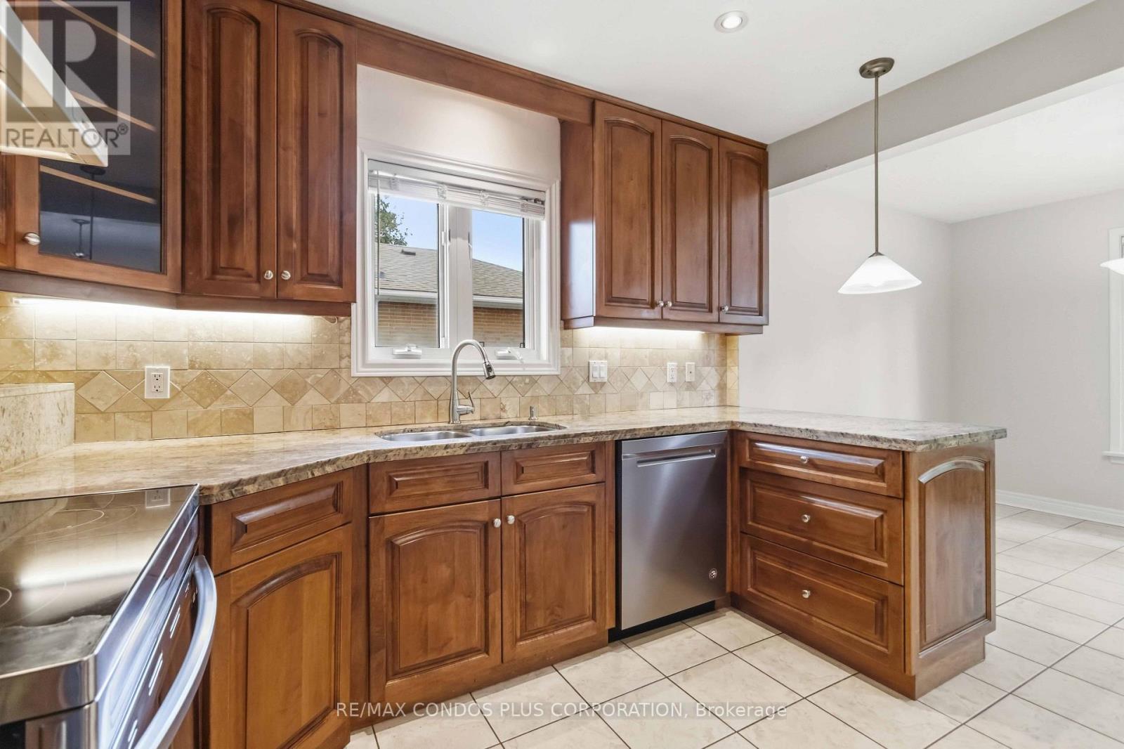 122 Wyndale Drive, Toronto, ON photo 16