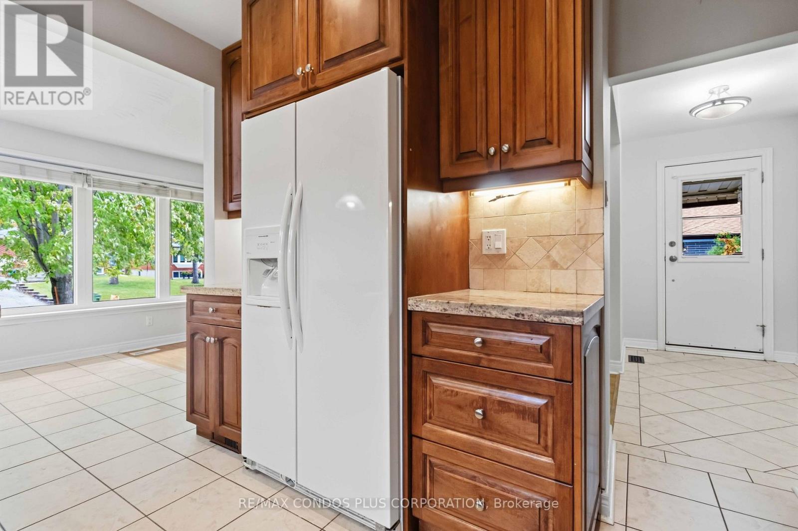 122 WYNDALE DRIVE - 17