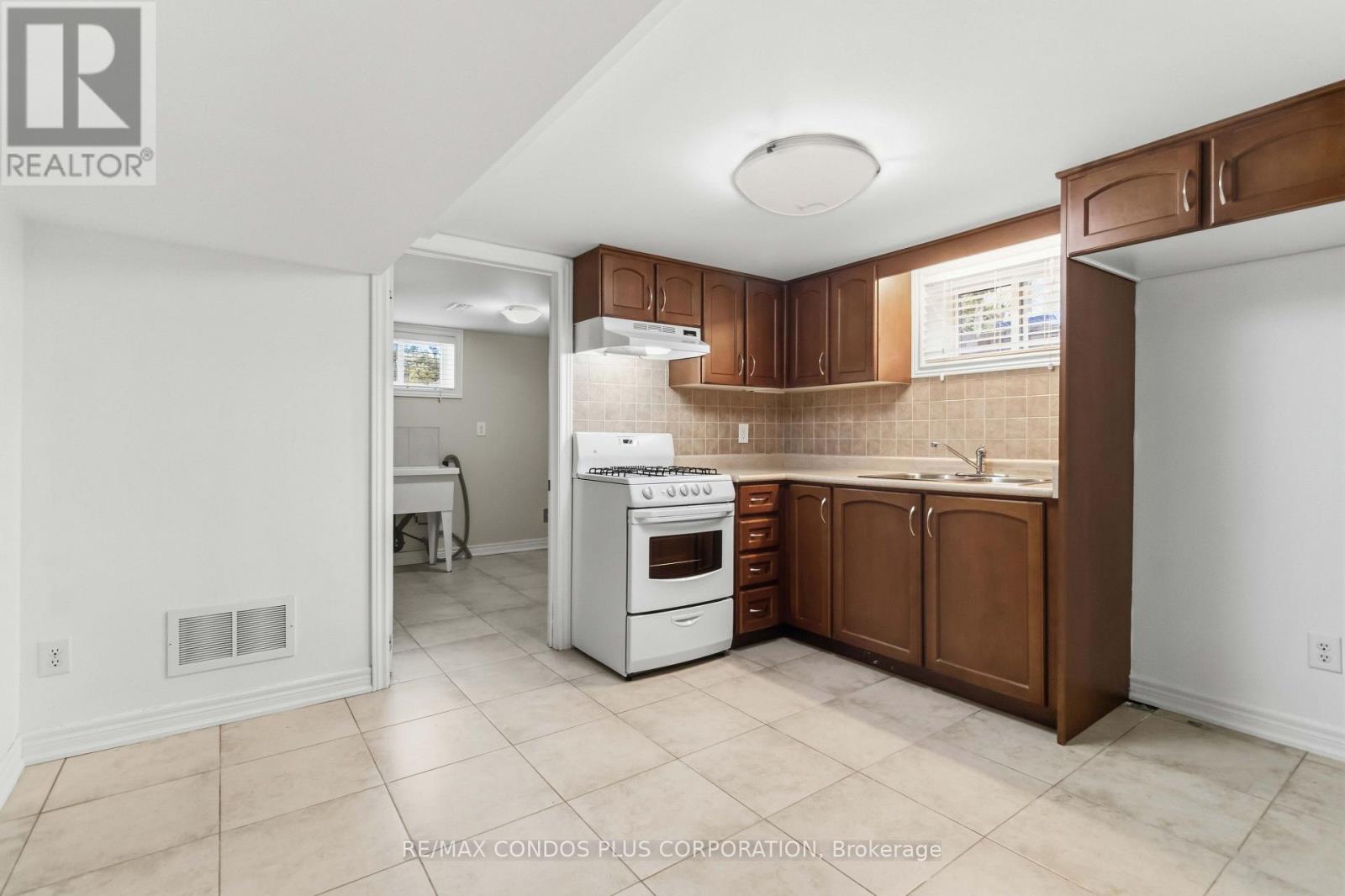 122 Wyndale Drive, Toronto, ON photo 35