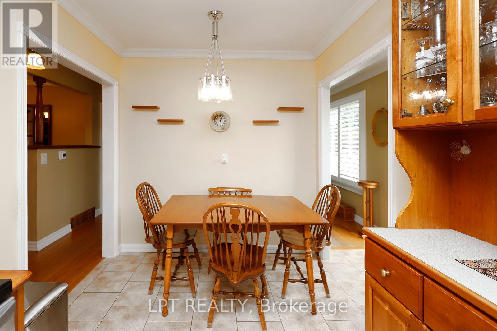 37 MCGILVRAY CRESCENT W - Image 10