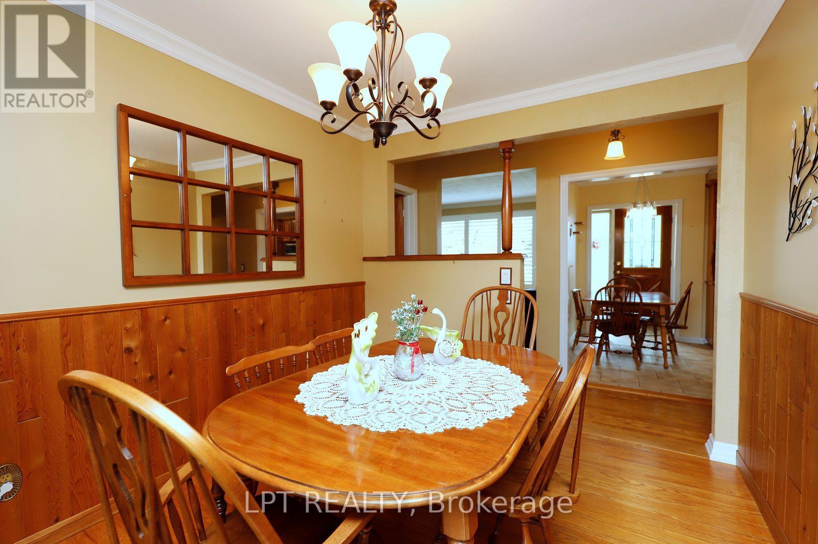 37 MCGILVRAY CRESCENT W - Image 18