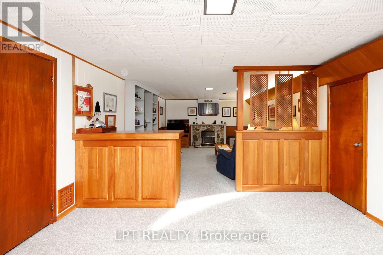37 MCGILVRAY CRESCENT W - 28
