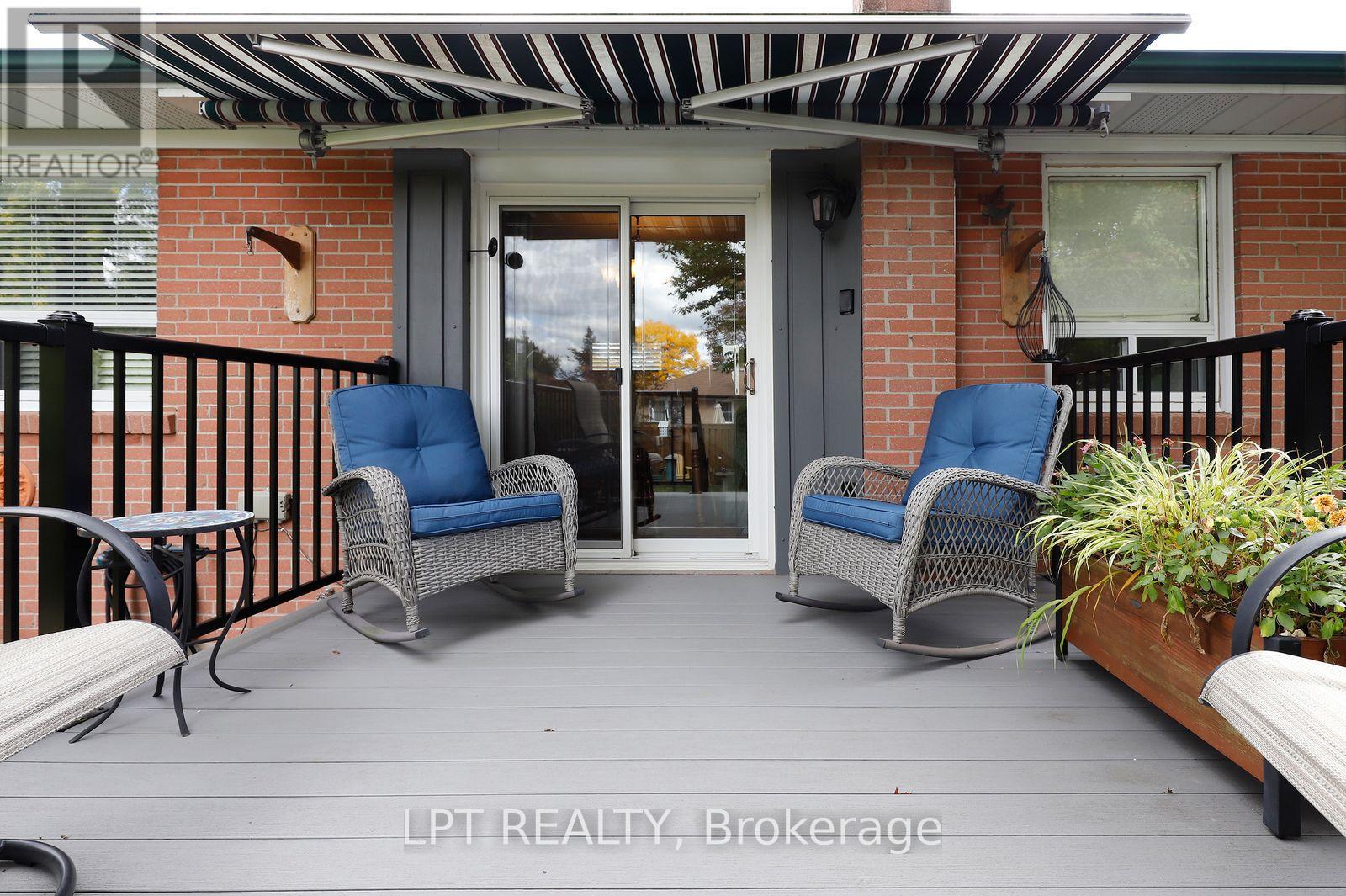 37 MCGILVRAY CRESCENT W - 36