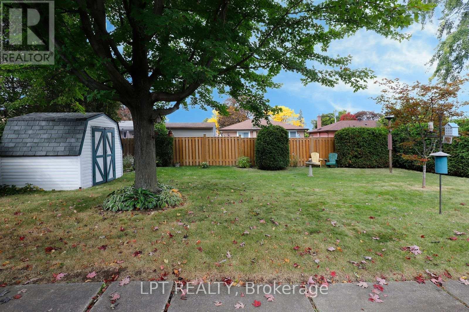 37 MCGILVRAY CRESCENT W - 37