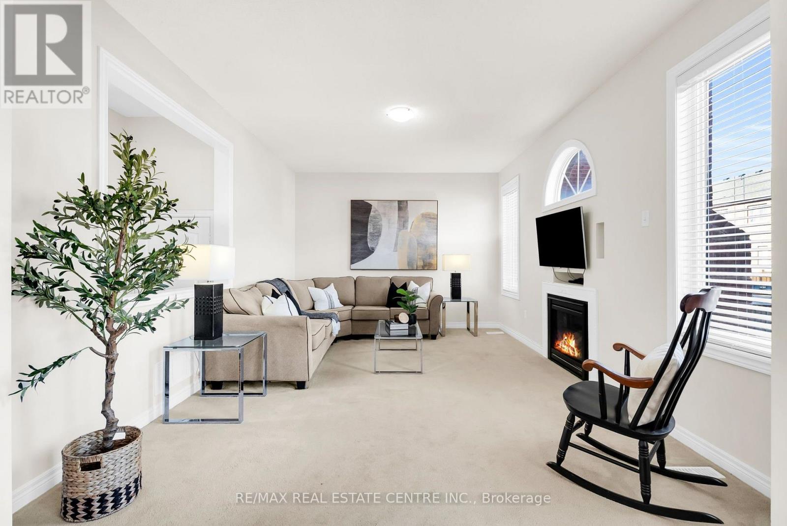 43 DELPHINIUM WAY - Image 19