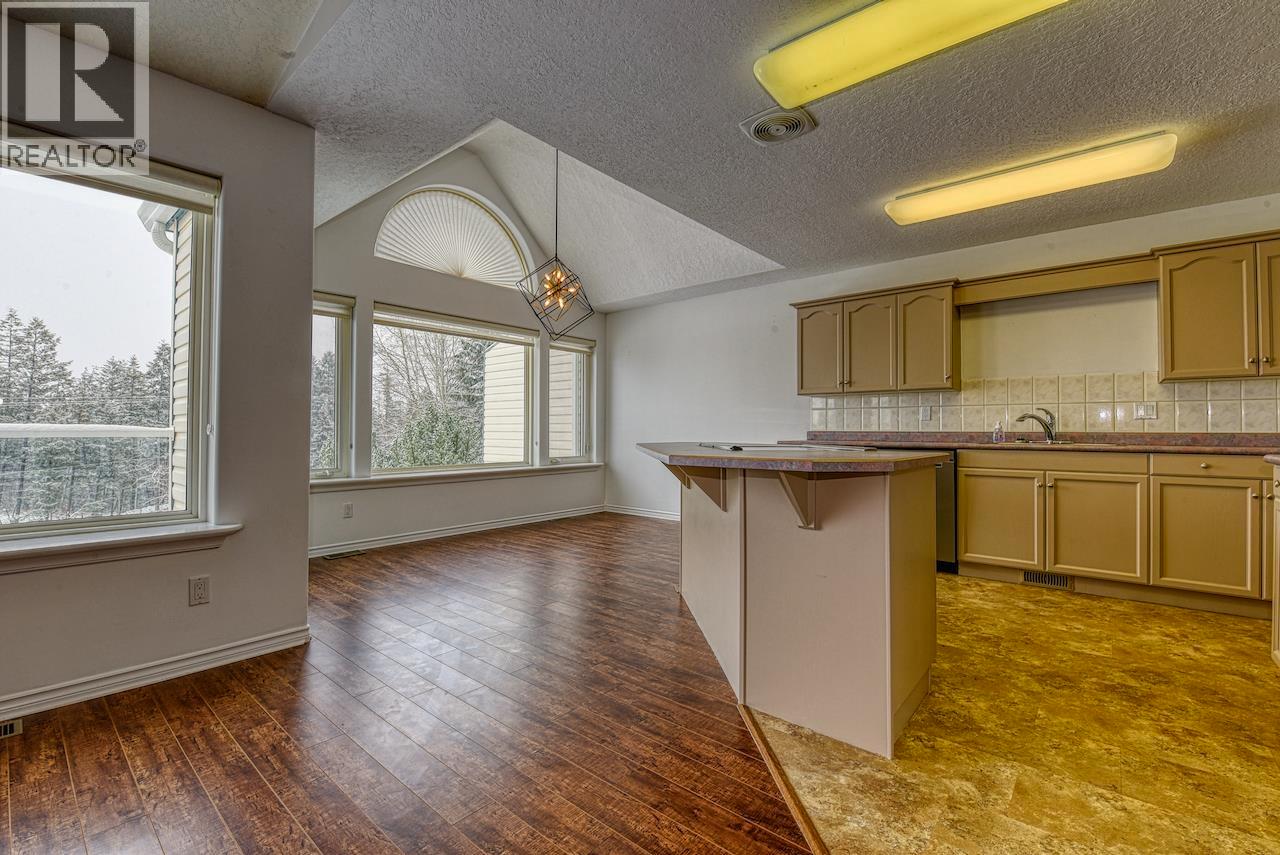#9 11 EAGLE CRESCENT - 2