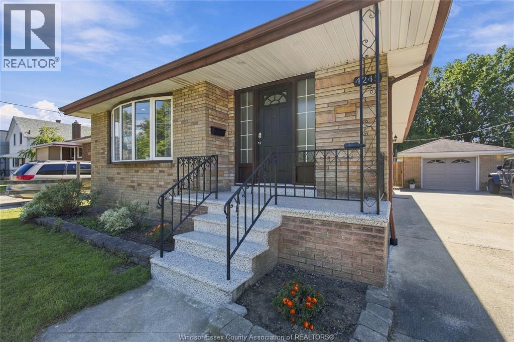 4245 WYANDOTTE STREET East - 2