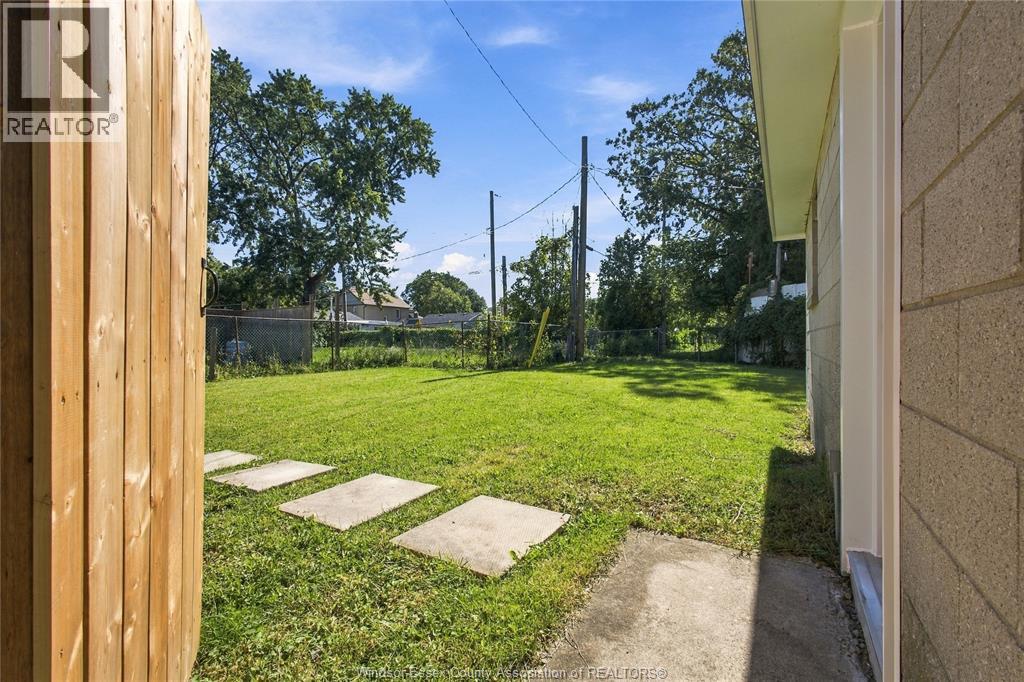 4245 WYANDOTTE STREET East - 36