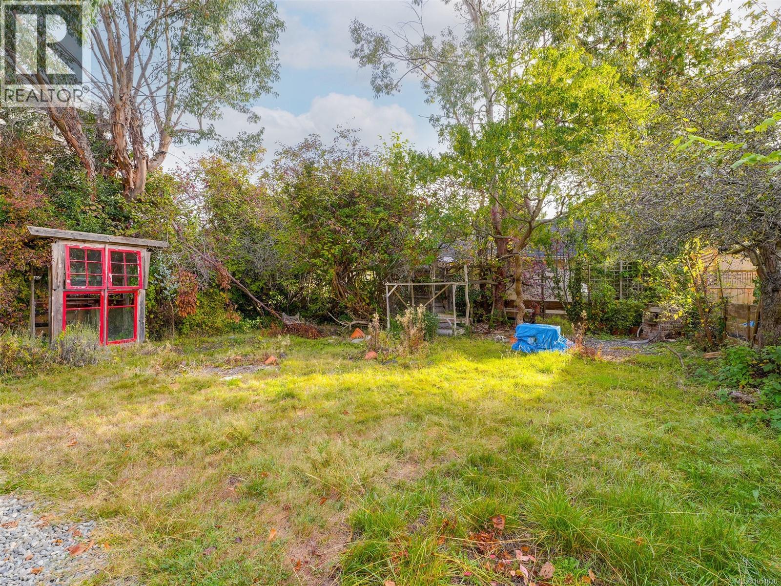  667 St. Patrick Street, Oak Bay